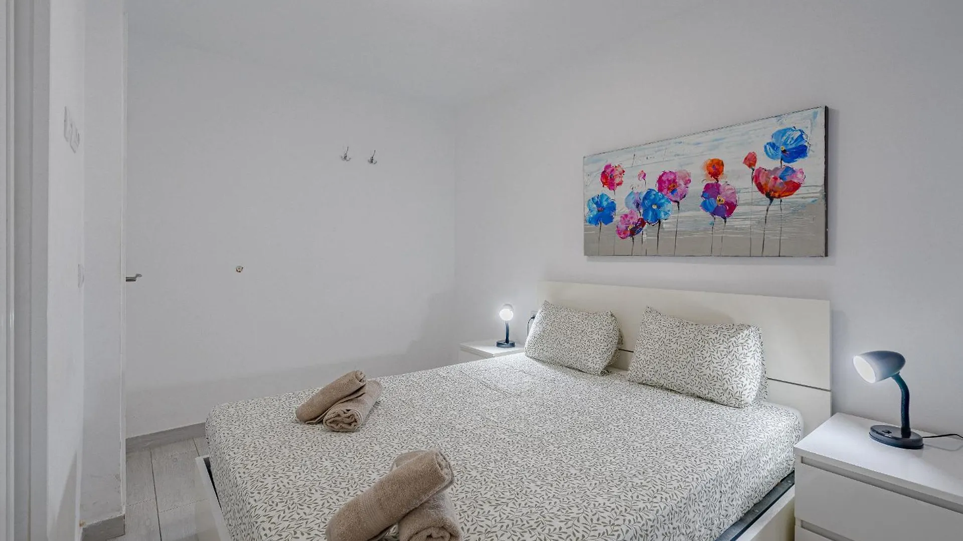 Un Dormitorio En Playa De Las Americas Costa Adeje  Costa Adeje (Tenerife)